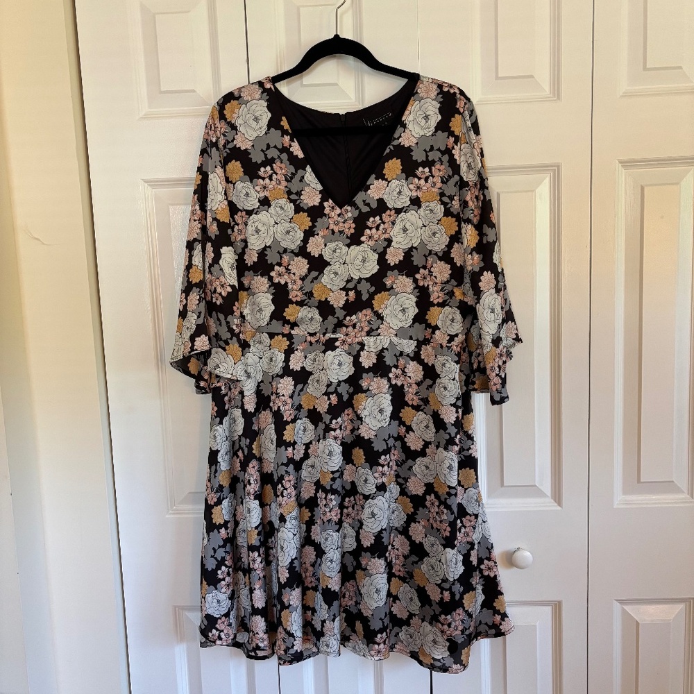 Spring Summer Bobeau Floral dress.  Beautiful, silky soft, drapey! Vneck Sz 1X